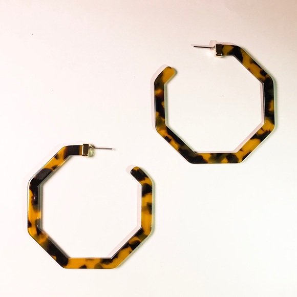 Devri Dark Tortoise Hoop Earrings - Picture 4 of 8